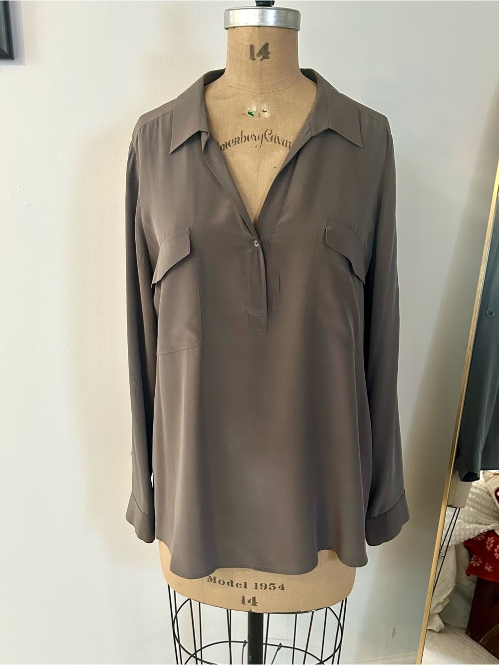 Eileen Fisher Women’s Taupe Long-Sleeve Collared Blouse sz L EUC